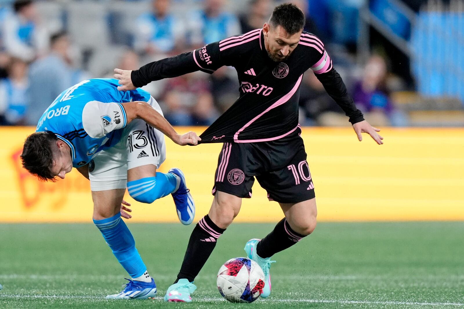 Messi mostró destellos de su calidad en el último partido del año