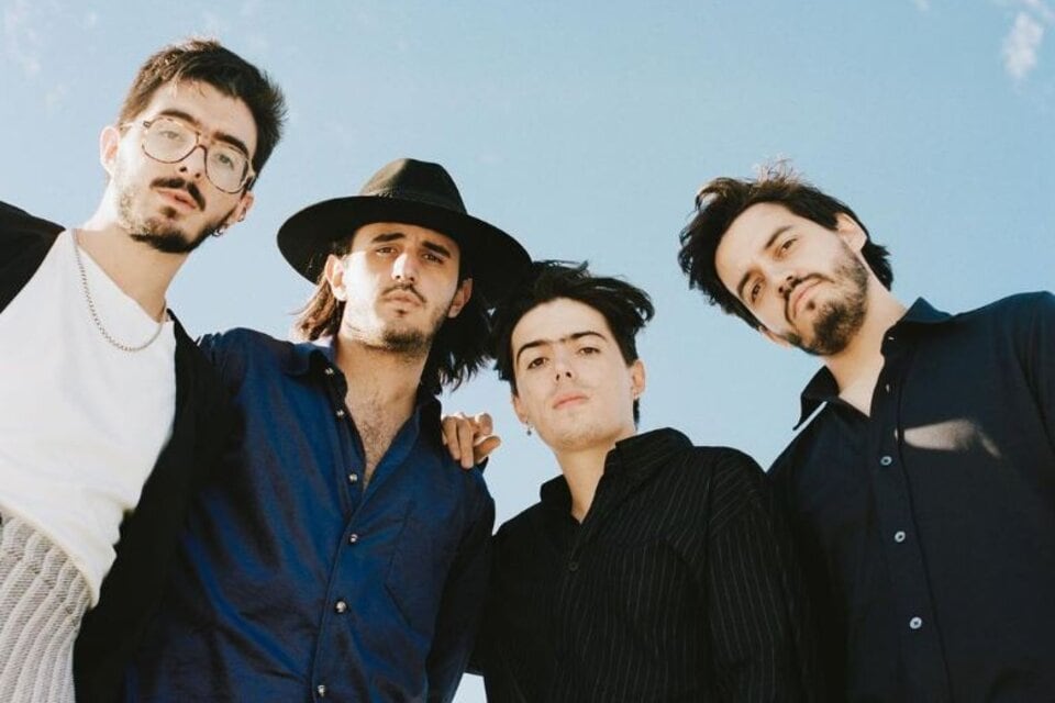 La banda colombiana está de gira por europa, en el Morat World Tour, y luego viajan para la Argentina.