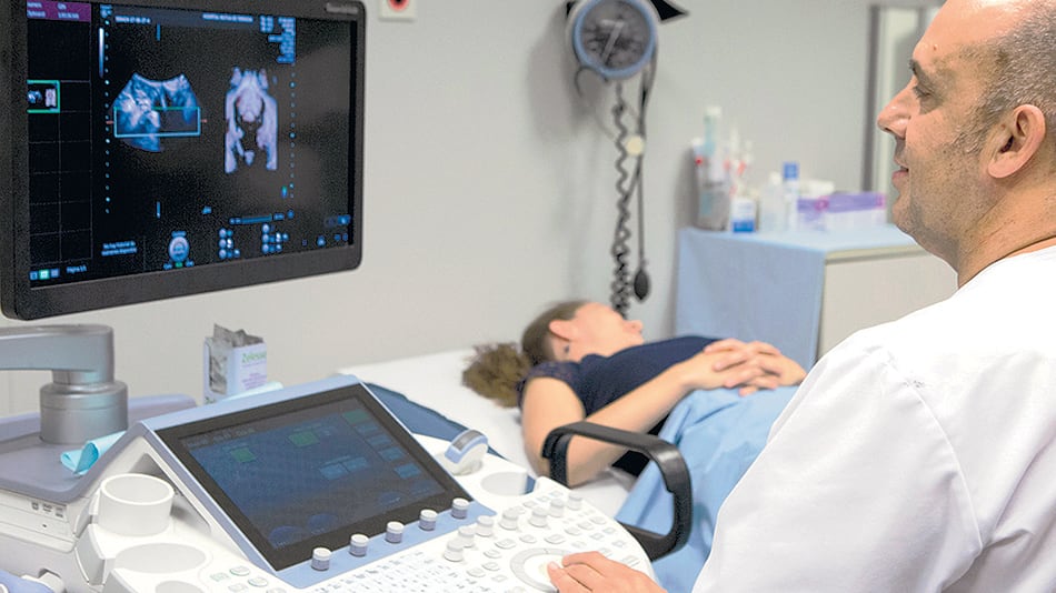 El Gobierno justificó los aumentos por la “suba de costos” de las prepagas.