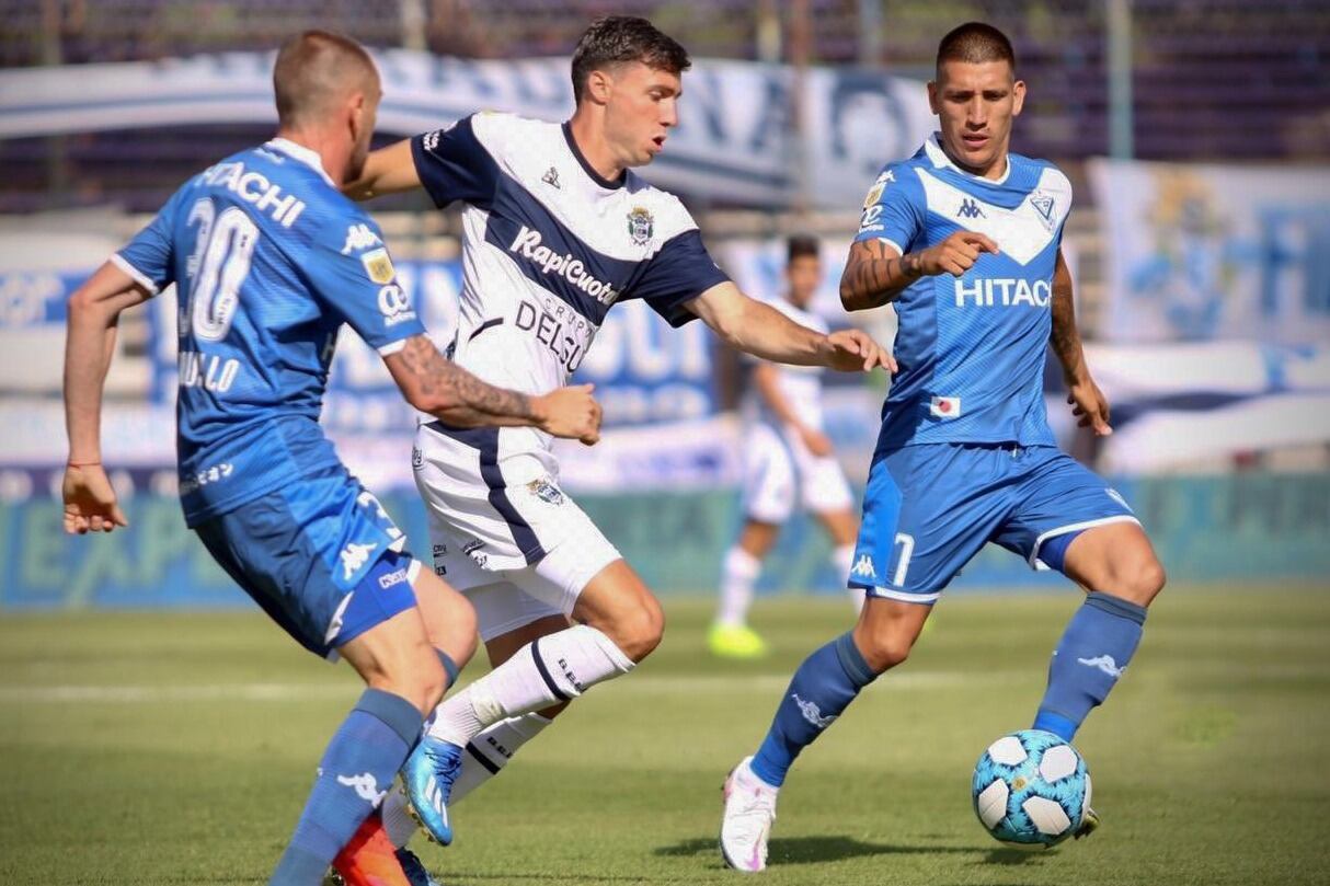 Partido parejo en el Bosque