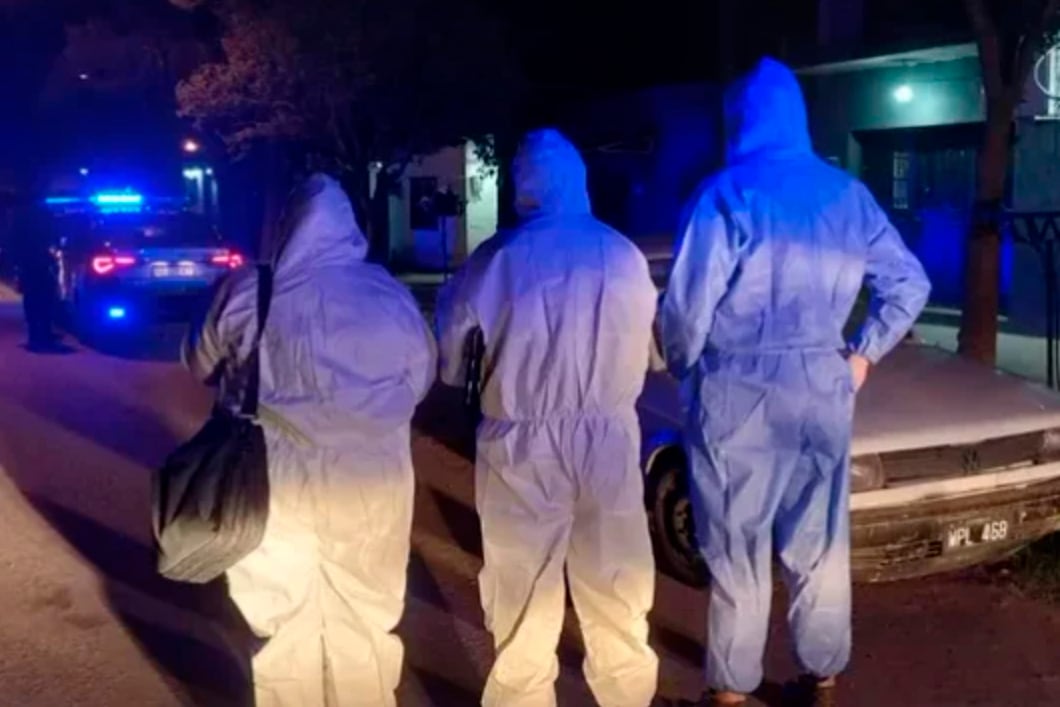 La policía científica hace su labor. 