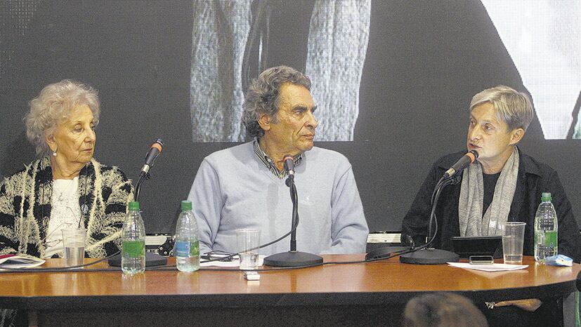 , Estela de Carlotto, Eduardo Jozami y Judith Butler en el cierre del coloquio internacional.