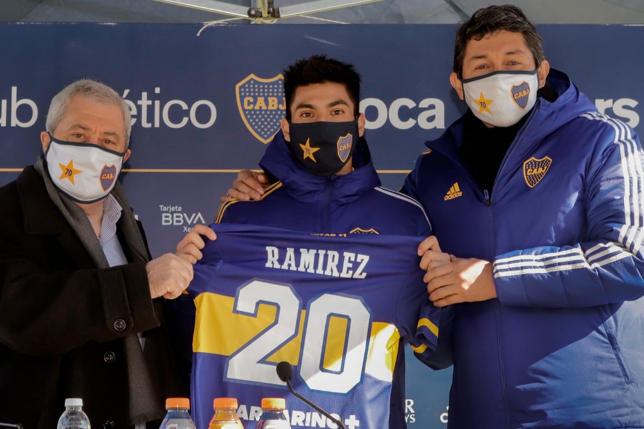 Juan Ramírez, entre Jorge Ameal y Jorge Bermúdez