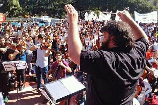Las orquestas y coros infantiles apuntan a enseñarles música a chicos de barrios vulnerables.