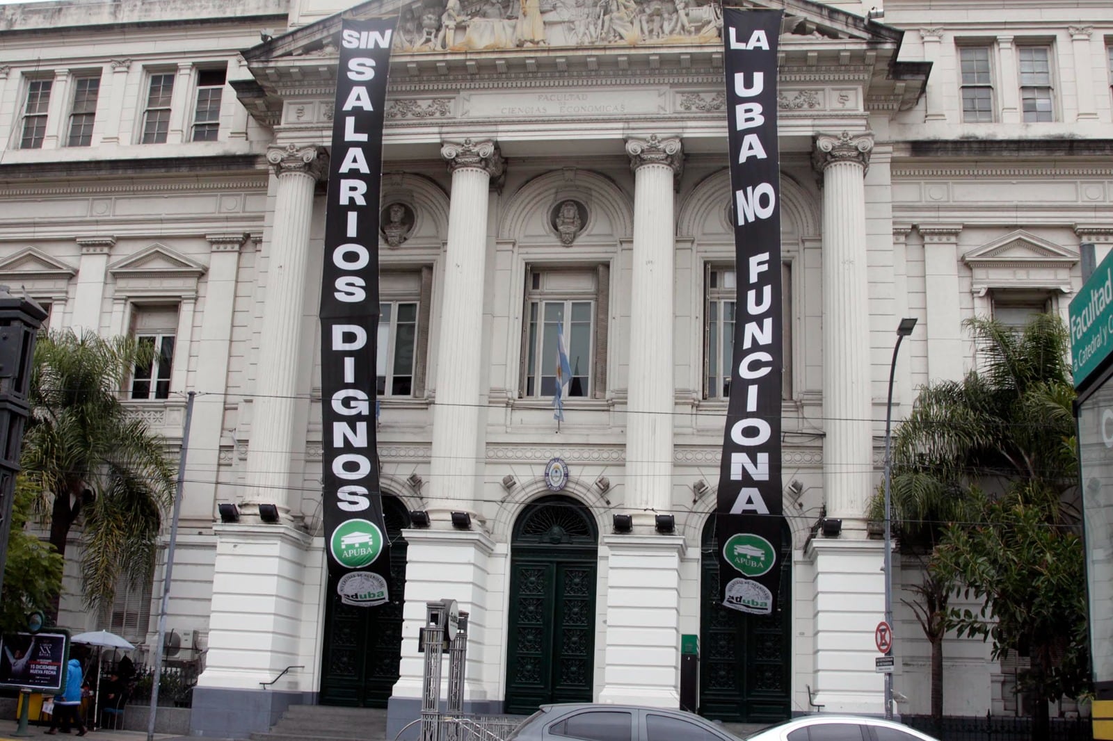Las universidades hablan también desde sus paredes.