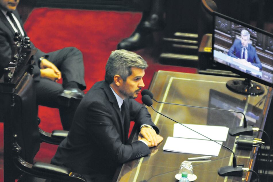 El jefe de Gabinete fue recibido en la Cámara de Diputados con la ausencia de varias bancadas opositoras.