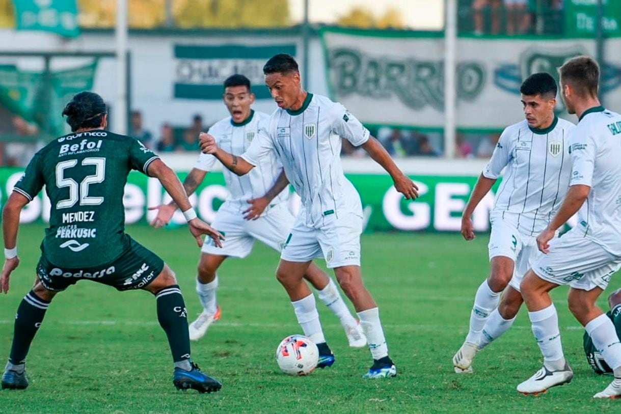 Cuatro de Banfield y uno solo de Sarmiento