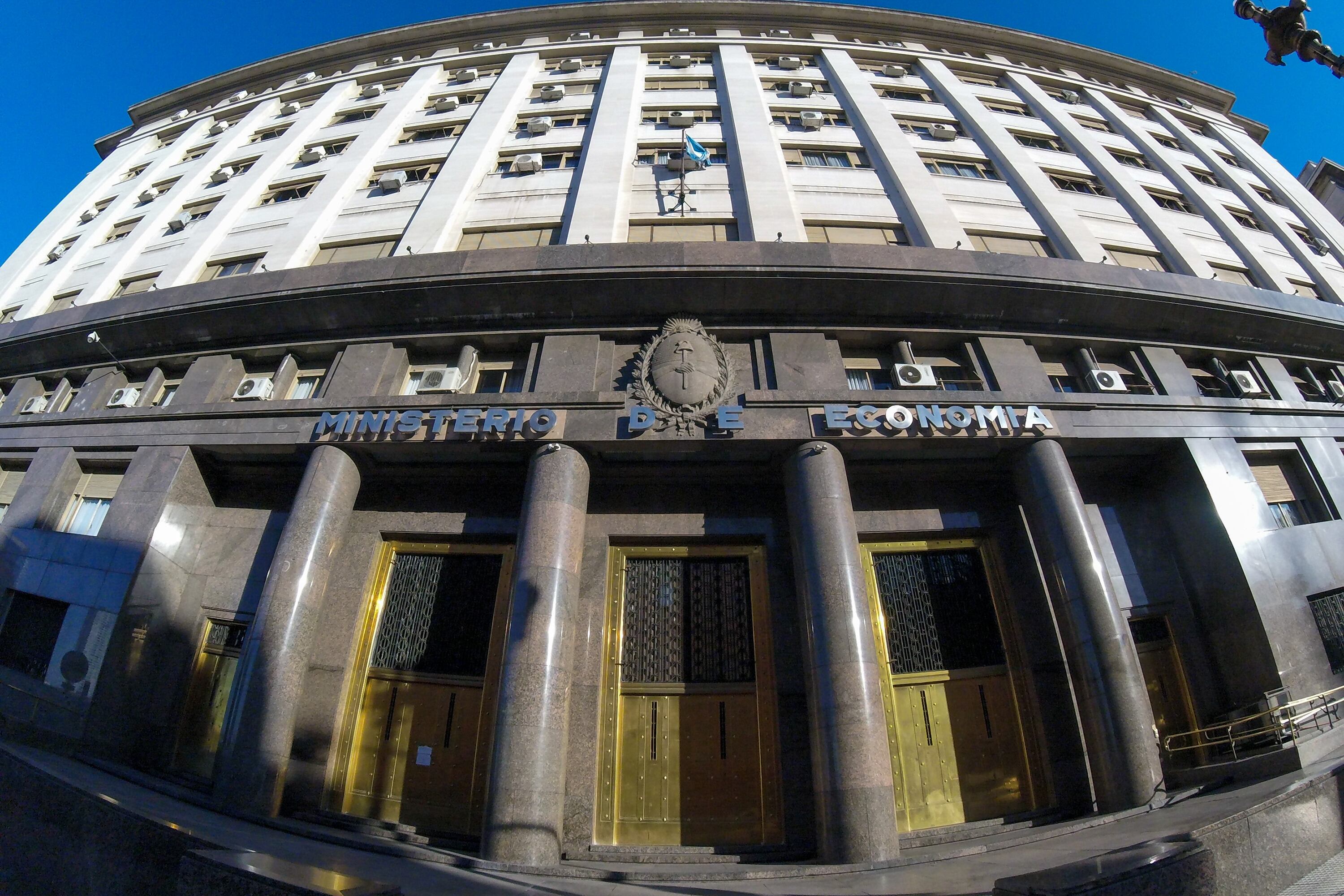 Ministerio de Economía. Solo renovó el 57% del vencimiento 