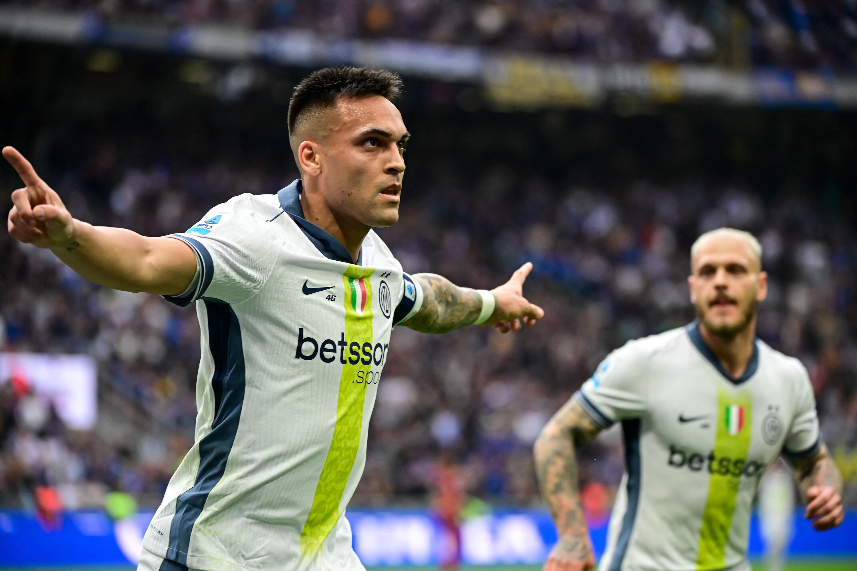 Lautaro festeja un nuevo gol para el Inter