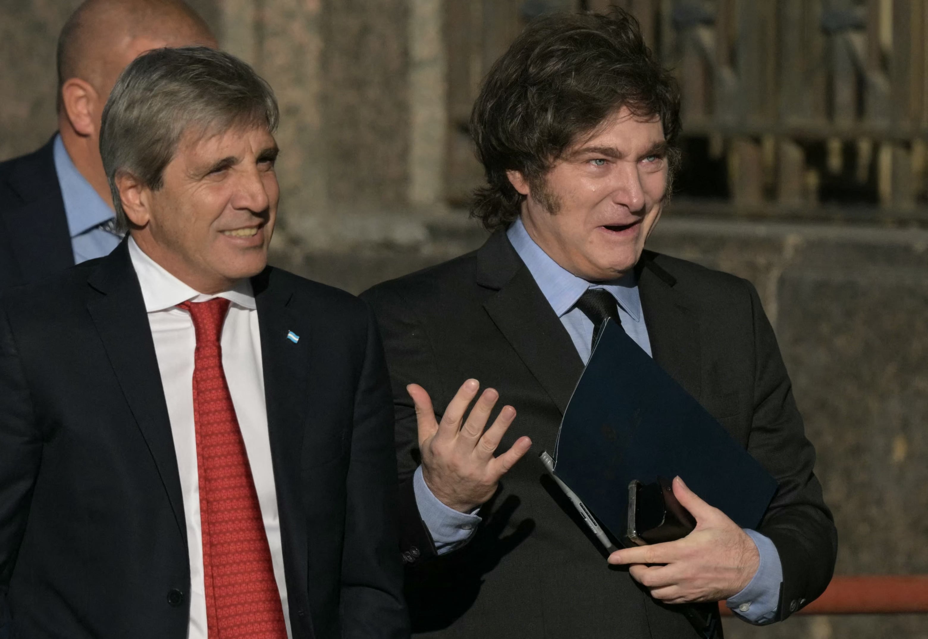 Caputo y Milei volvieron a justificar la evasión y prometen premiarla