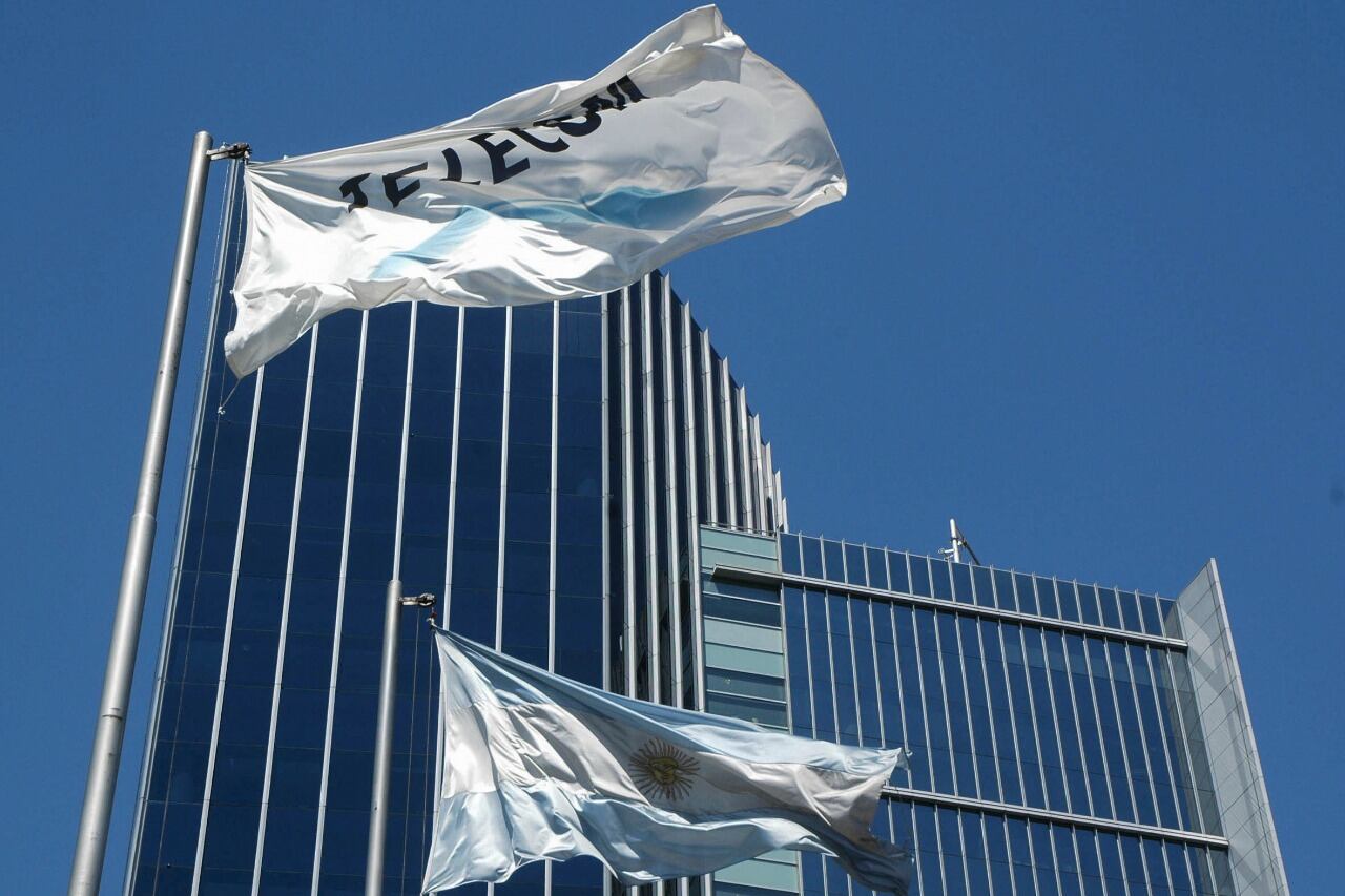 Telecom, del Grupo Clarín, alcanzada por las medidas