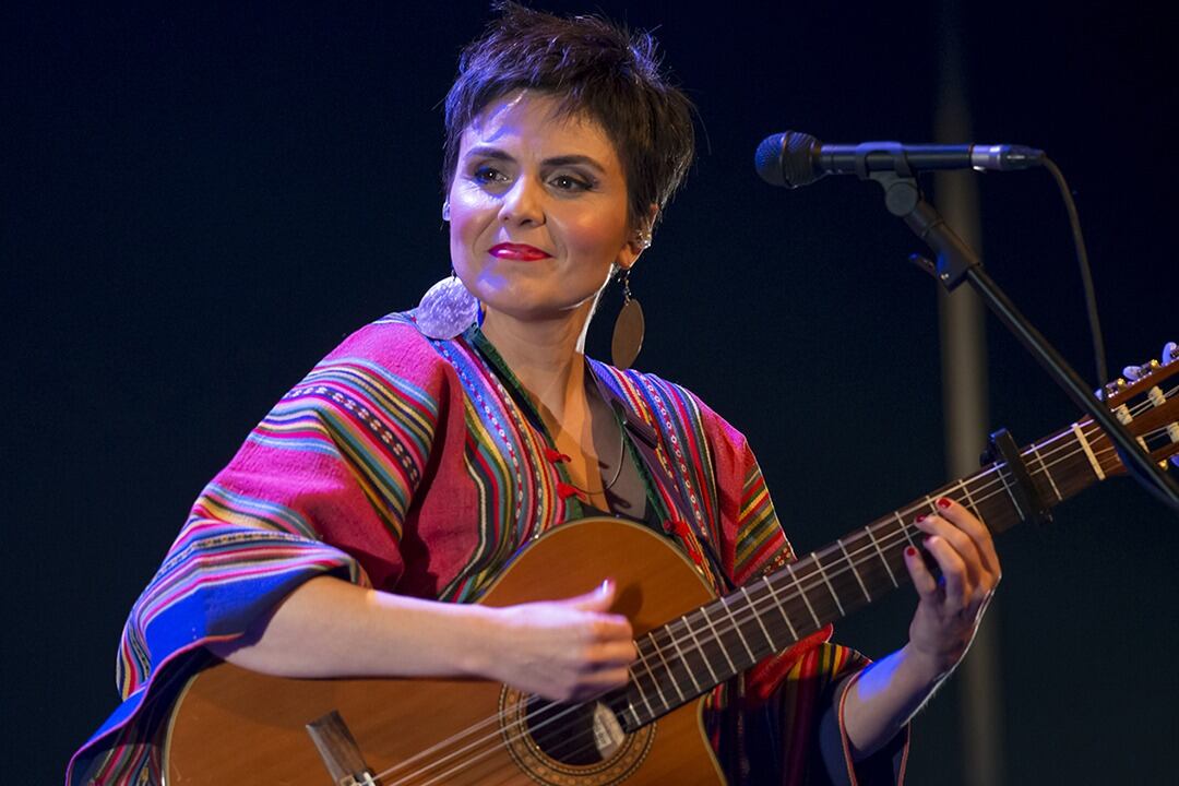 "Escuchar mis canciones en las voces de otros es para mí un gran regalo", afirma Morris.