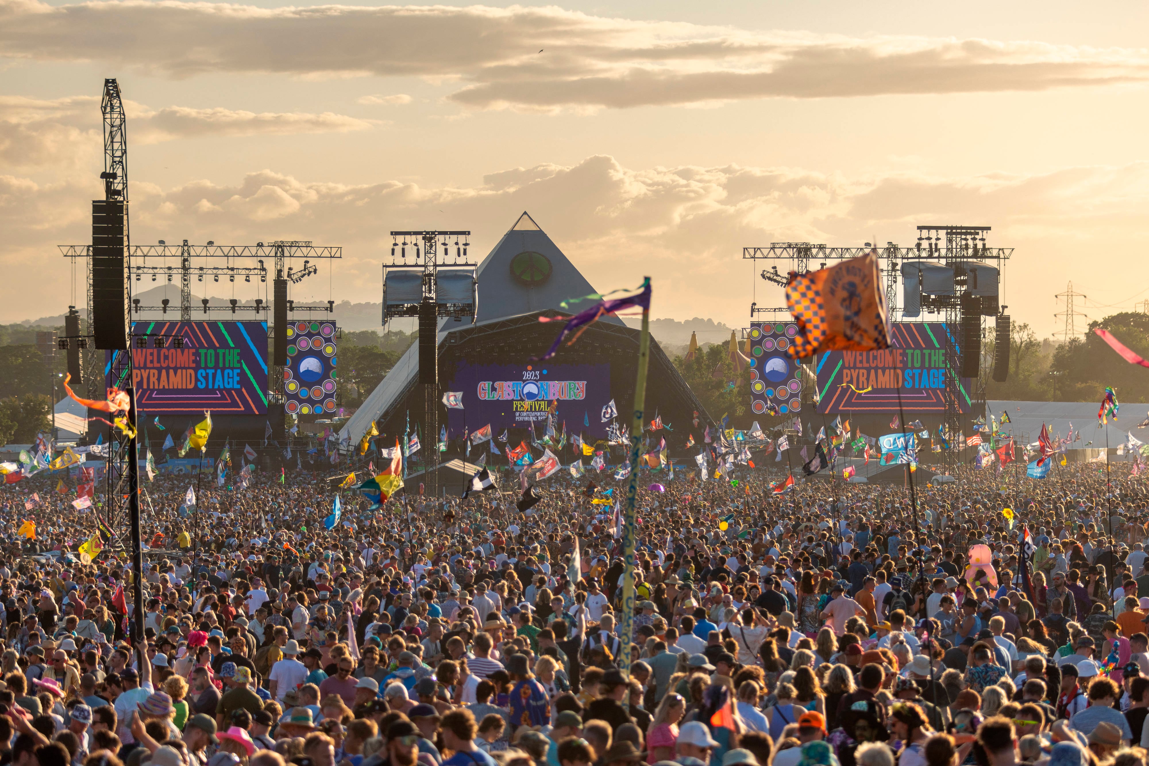 El festival de Glastonbury cuenta con diez escenarios oficiales.