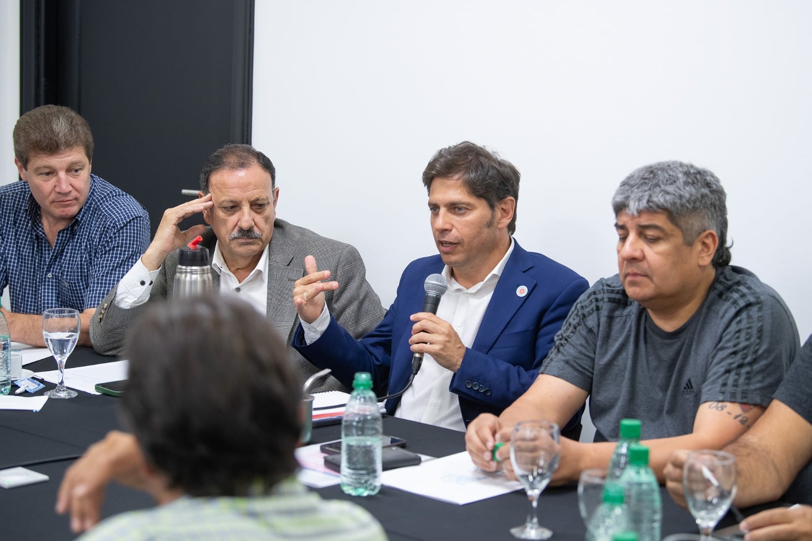 Kicillof habla durante la reunión. 