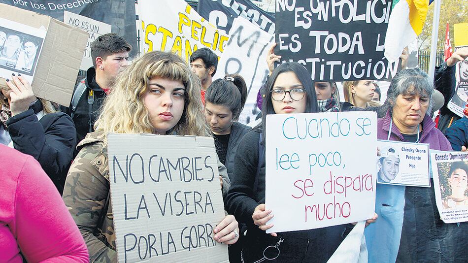 Repudio generalizado a la policía, habilitada al “gatillo fácil” por la política en seguridad.