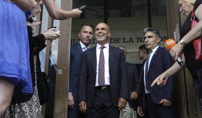 Delgado también pidió el detalle las entradas y salidas de Arribas del país desde el 1° de enero de 2013 a la actualidad.