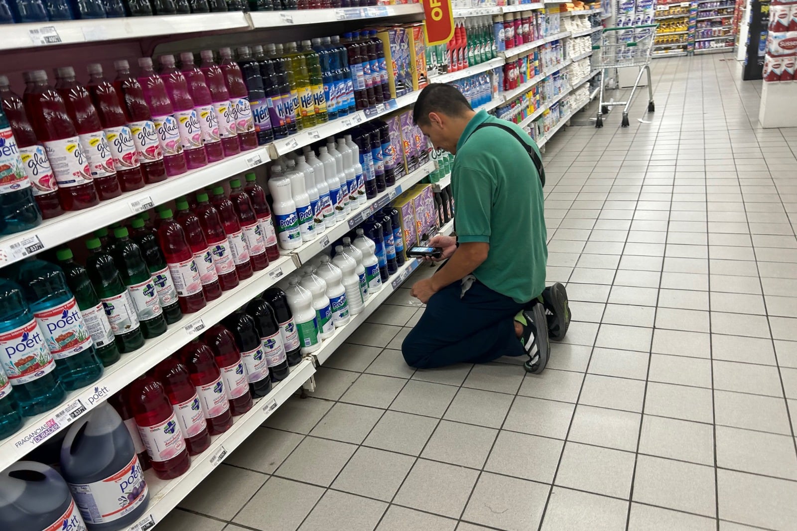 El gobierno derogó la ley de abastecimiento, góndolas y Compre Argentino