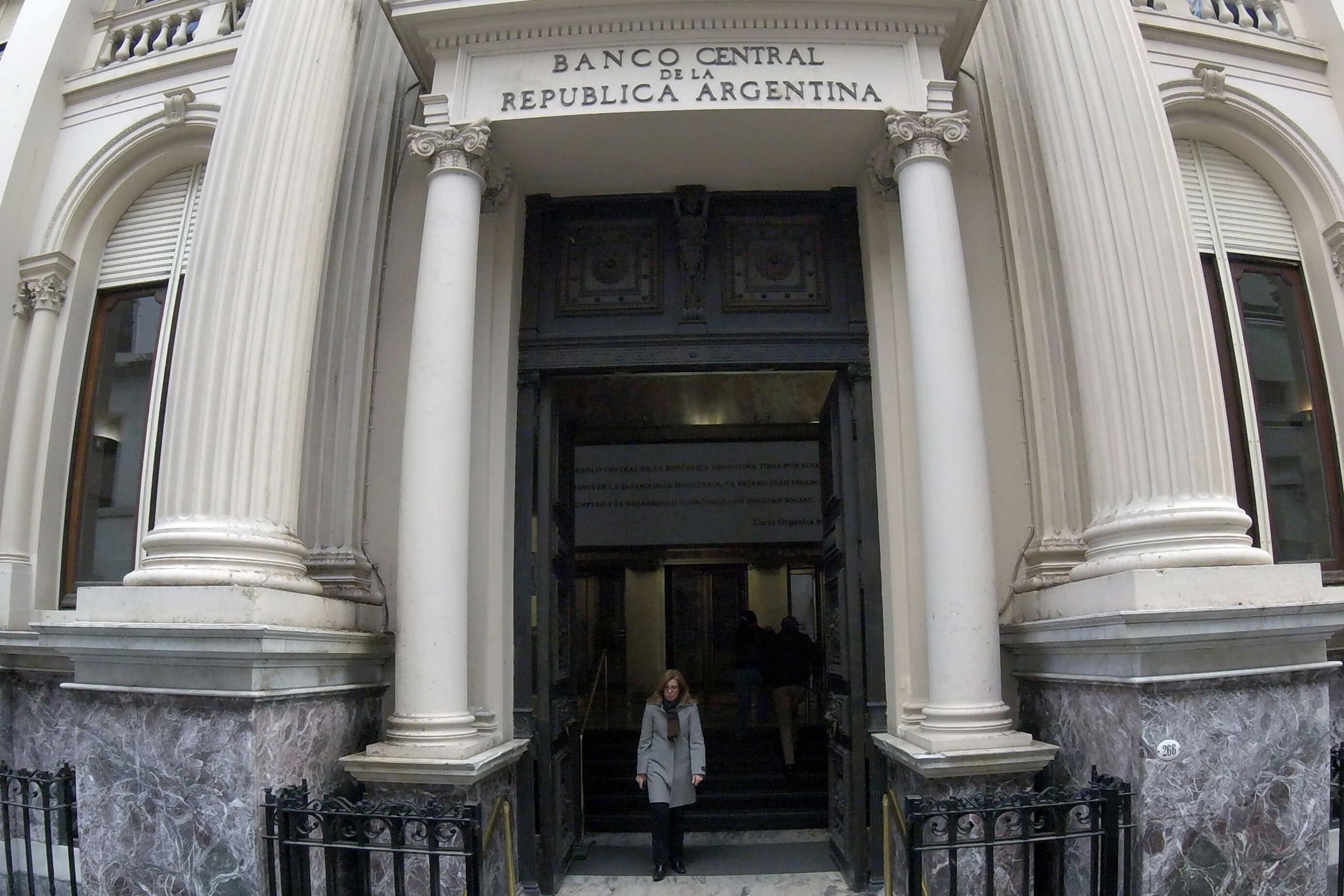 Las reservas del Banco Central siguieron en picada a pesar de la mejoría en la jornada financiera.