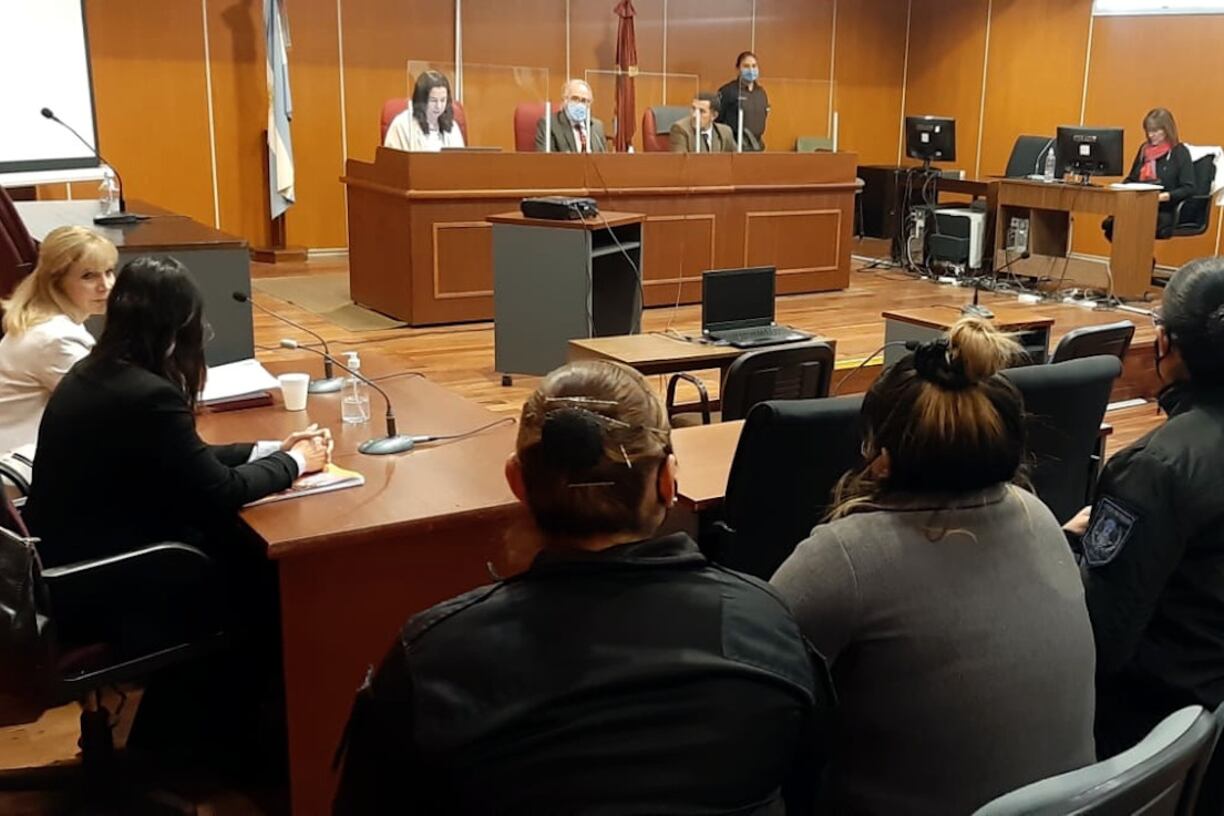 Colque (de espaldas, en el centro).