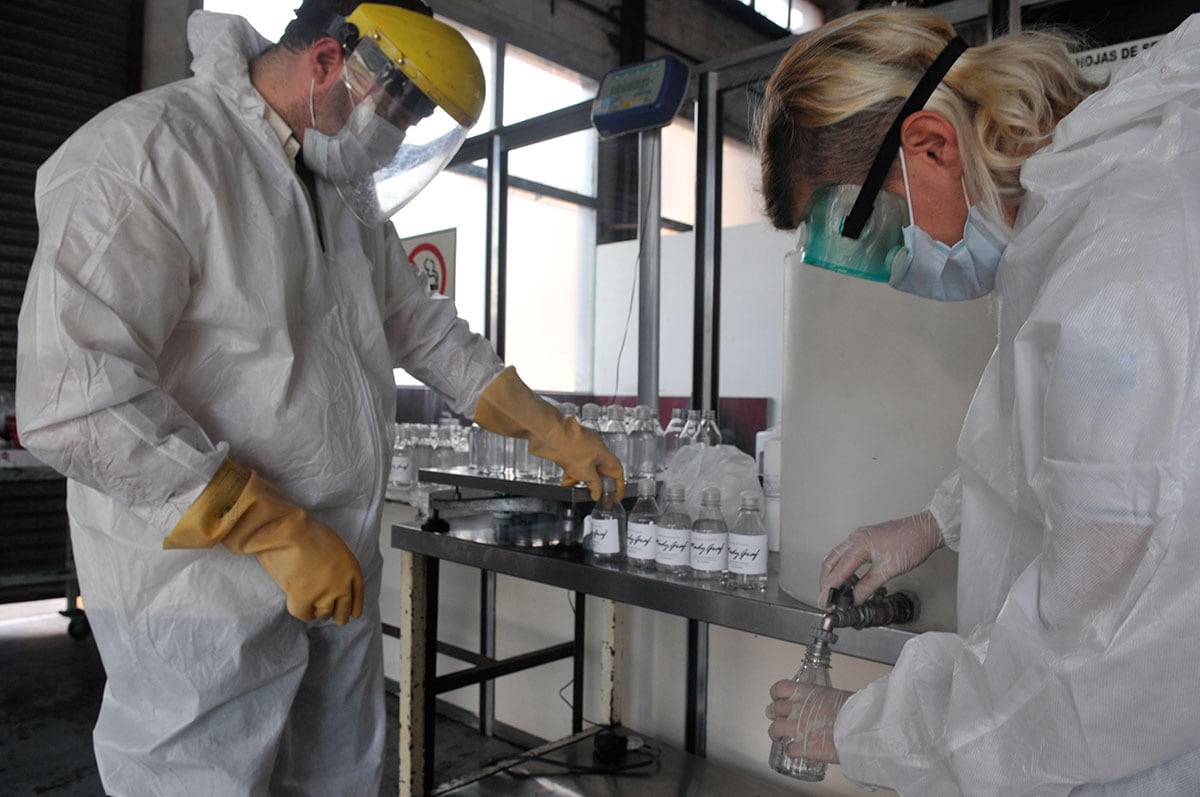 Las empresas recuperadas por sus trabajadores en todo el país reaccionaron de manera solidaria y se pusieron a producir elementos de combate contra el Covid-19.