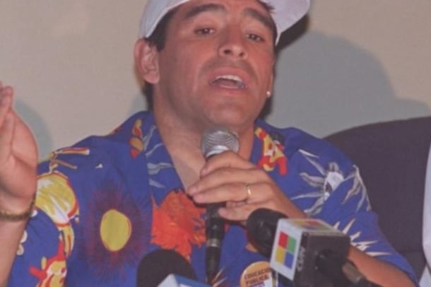En 1995, Diego Maradona visitó la UBA para apoyar a la comunidad educativa universitaria. Imagen: Captura de video.