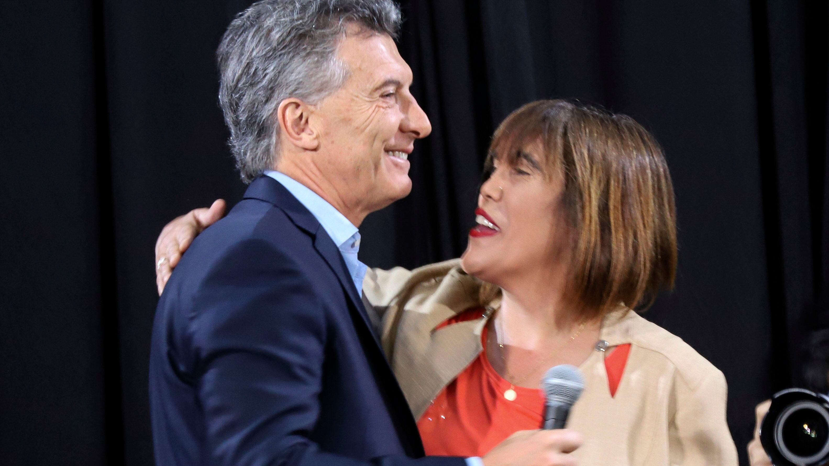 Mauricio Macri junto a Fabiana Túñez, directora Ejecutiva del Instituto Nacional de las Mujeres