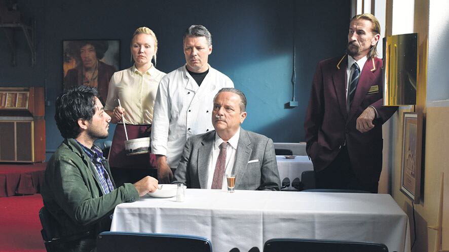 Wikström y su banda de empleados, que parecen escapados de la cárcel, pero tienen un corazón de oro.