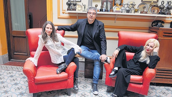 Roger, Vitale y Guevara charlan de experiencias de trabajo y de su común exigencia artística.