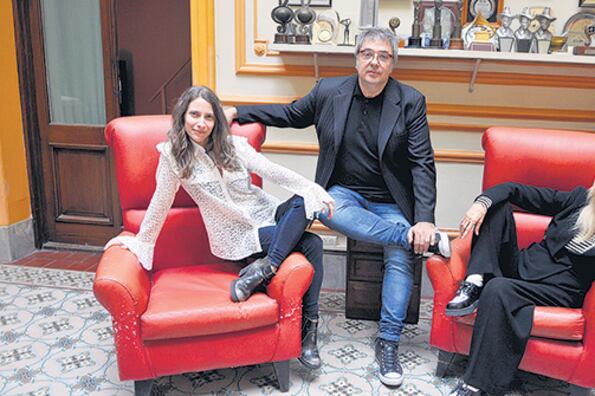 Roger, Vitale y Guevara charlan de experiencias de trabajo y de su común exigencia artística.