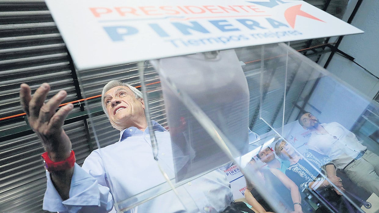 Piñera no logra vencer la apatía general, pero lidera cómodo en las encuestas.