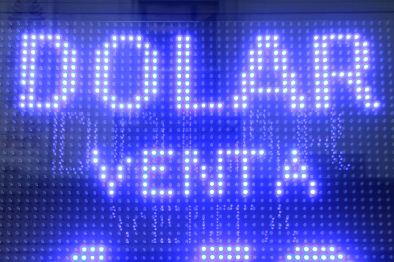 El dólar blue cerró en 186,50 pesos, al disminuir 50 centavos respecto a la cotización anterior.