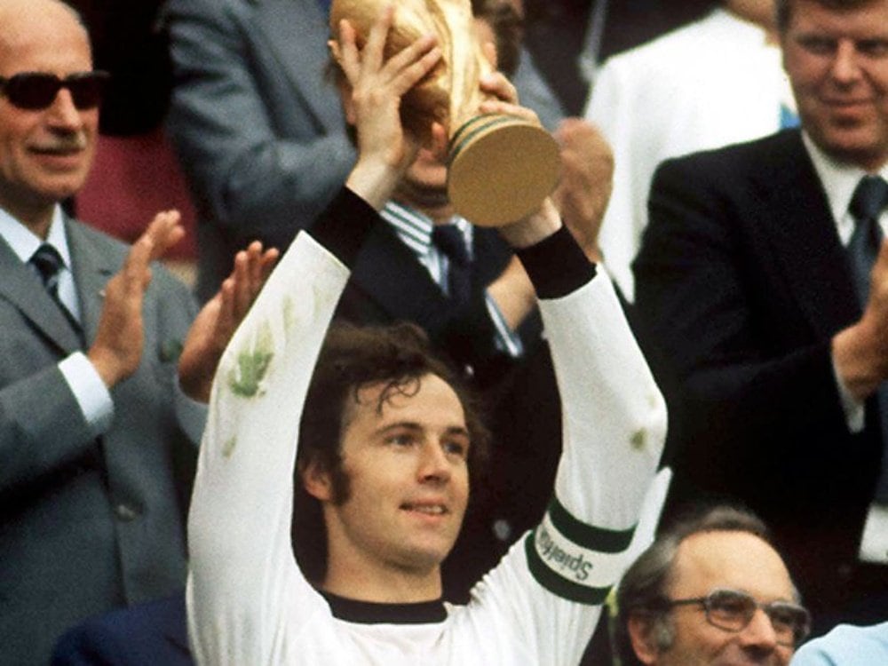 Franz Beckenbauer, uno de los mejores jugadores de la historia.