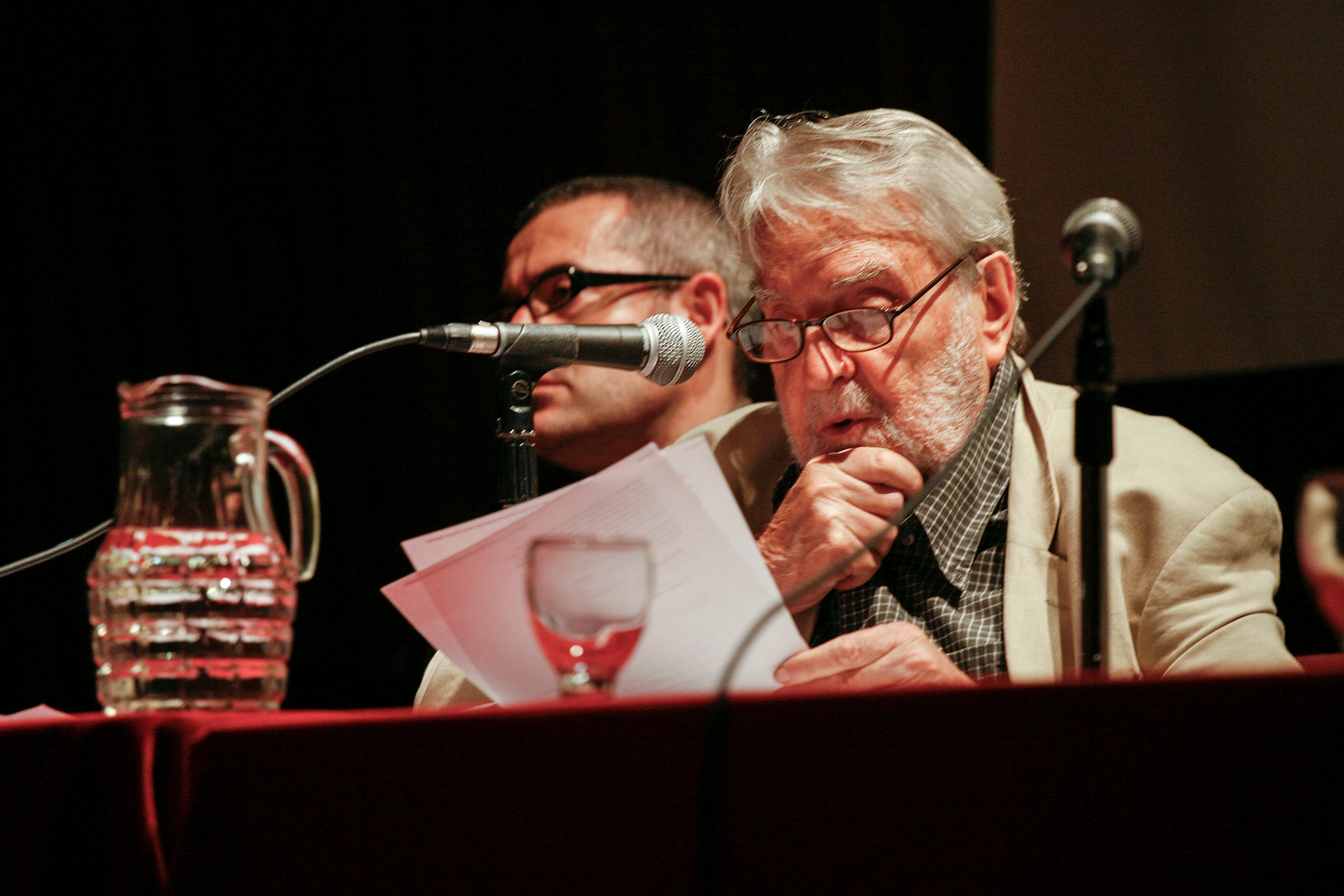 Osvaldo Bayer, unánimente admirado y recordado. 