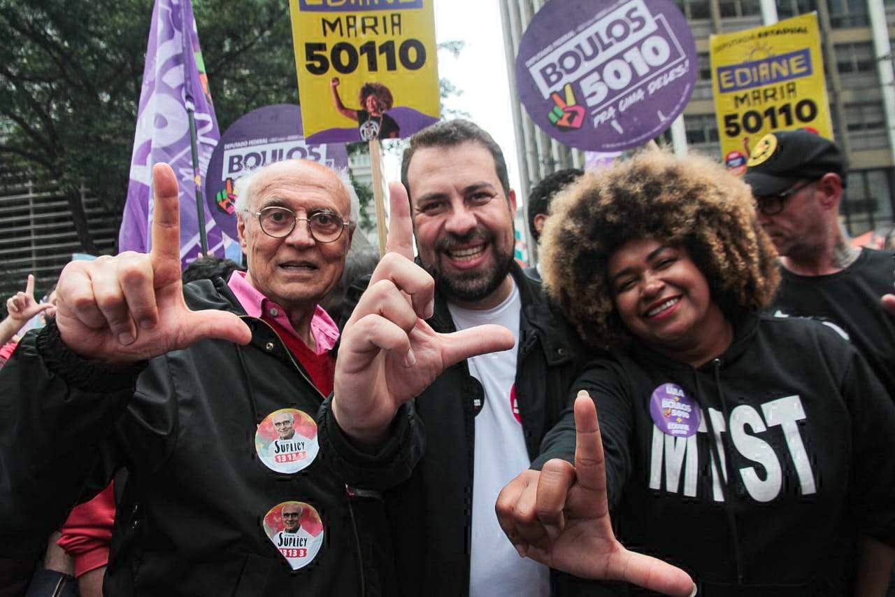 Suplicy (izq.) Guillerme Boulos y Maria Ediane del Movimiento de Trabajadores Sin Tierra.