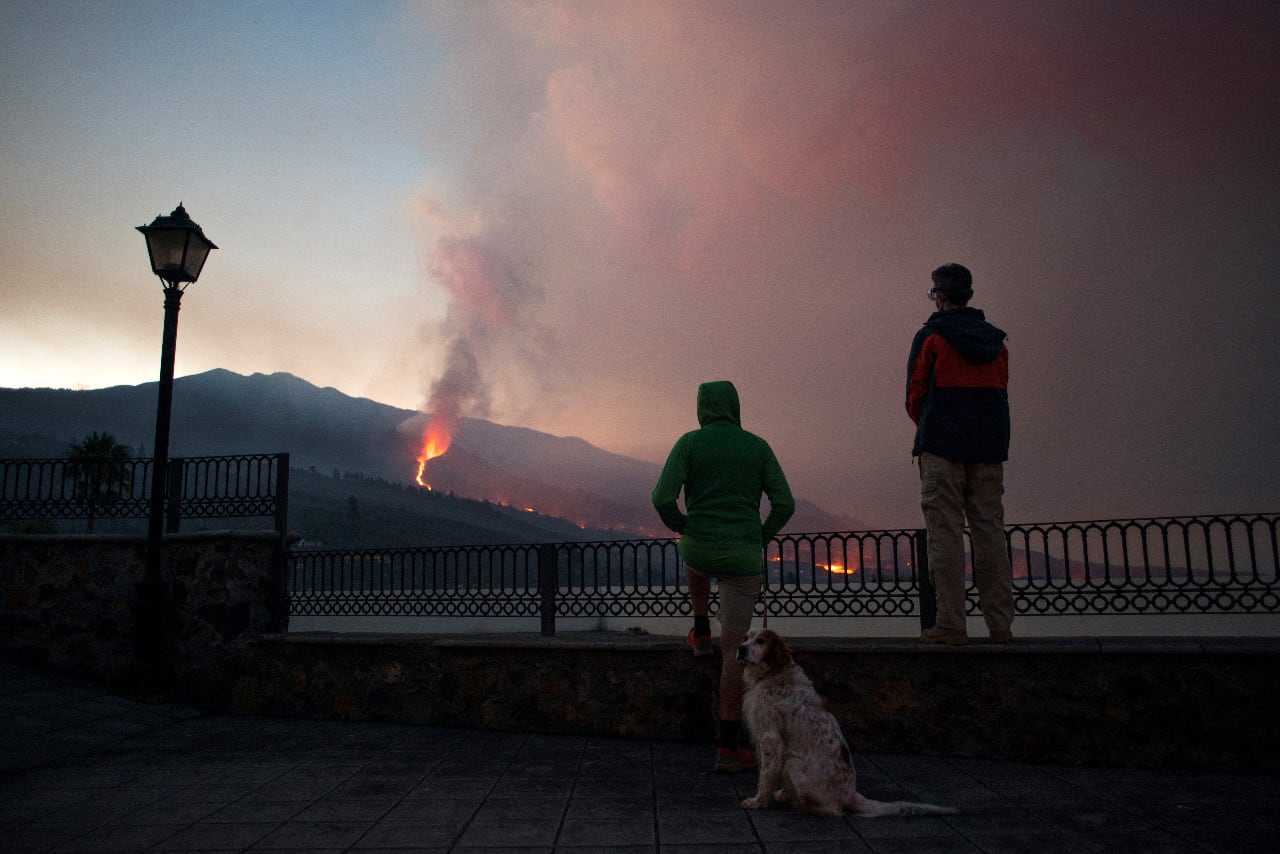 Otras 800 personas debieron ser evacuadas en La Palma por el avance de la lava del volcán Cumbre Vieja.