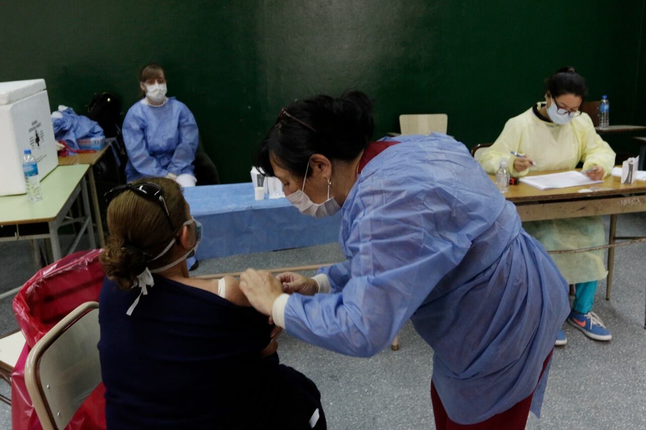 La cartera provincial precisó que, luego de la vacunación pediátrica y de personas gestantes, el cronograma continuará con mayores de 65 años, puérperas y personas de 4 a 64 años con factores de riesgo.