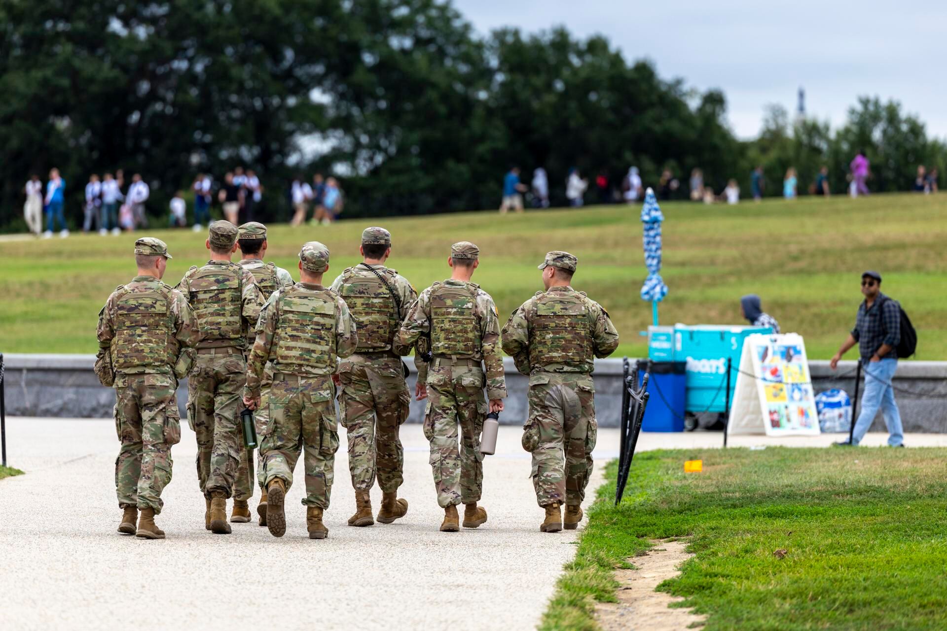 Agentes de la Guardia Nacional patrullan las calles de Washington.