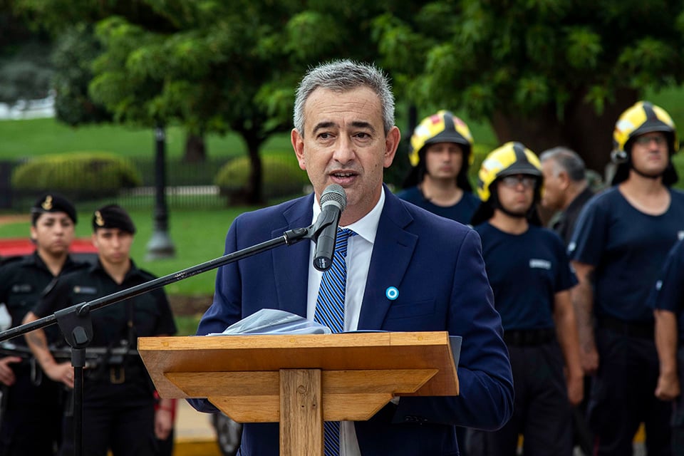 Javkin aseguró en el izamiento de la Bandera: "Estamos mejor".
