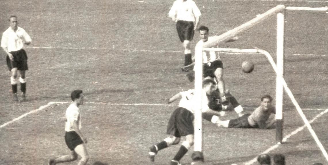 El gol de Grillo a Inglaterra le dio origen al Día del Futbolista. 