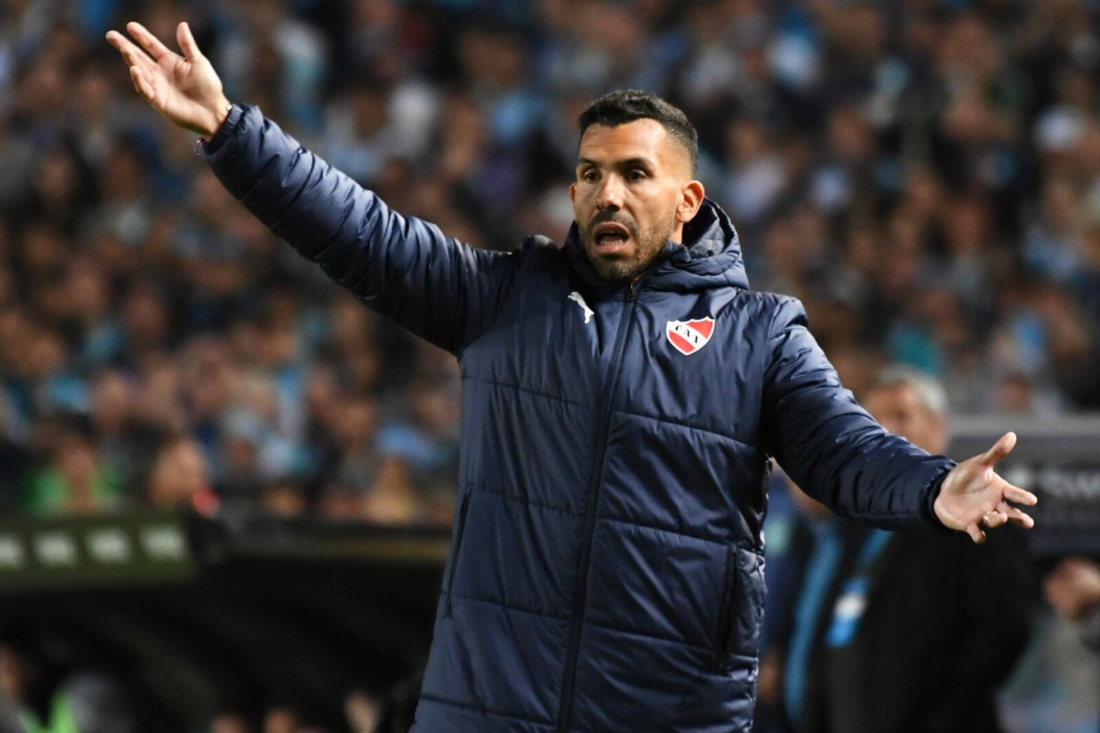 Tevez sigue dirigiendo a Independiente.