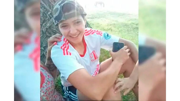 Al momento de desaparecer, Tehuel vestía una camisa de mangas cortas blanca, un camperón azul con detalles blancos, un pantalón gris, una gorra con visera gris y negra y zapatillas de color azul.