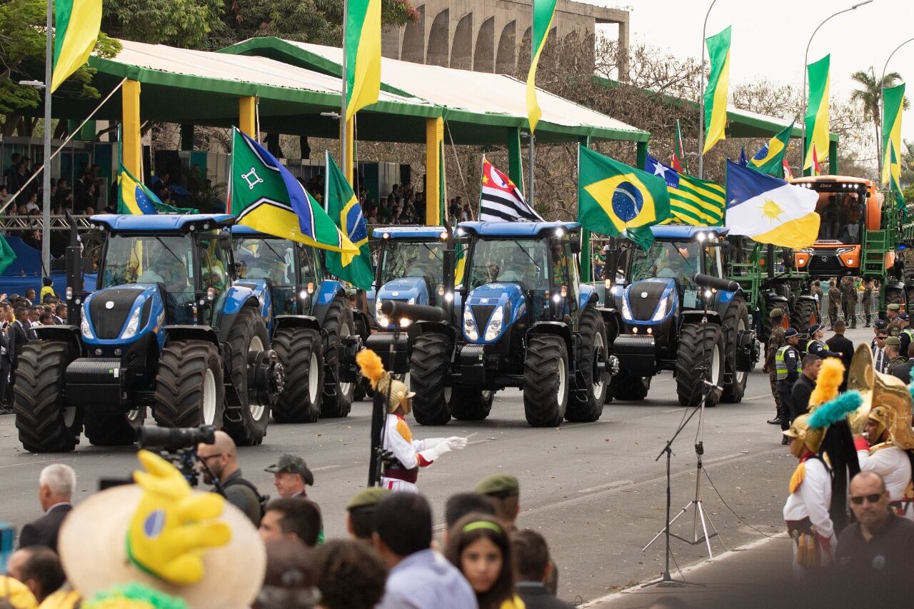 Los tractores delagro, presentes en el desfile de Bolsonaro.