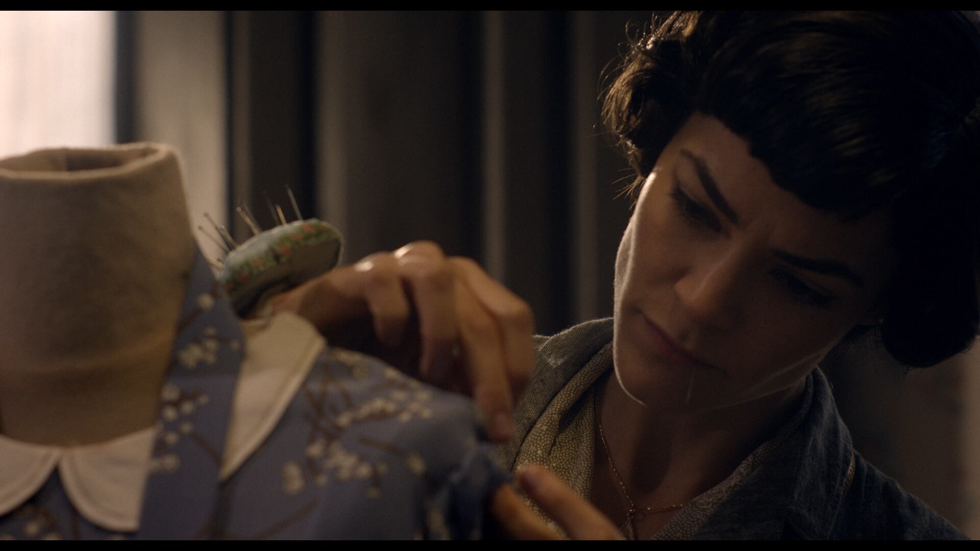 La heroína (María Soldi) se mete en un caso más complicado que los de las novelas policiales de bolsillo que adora leer.