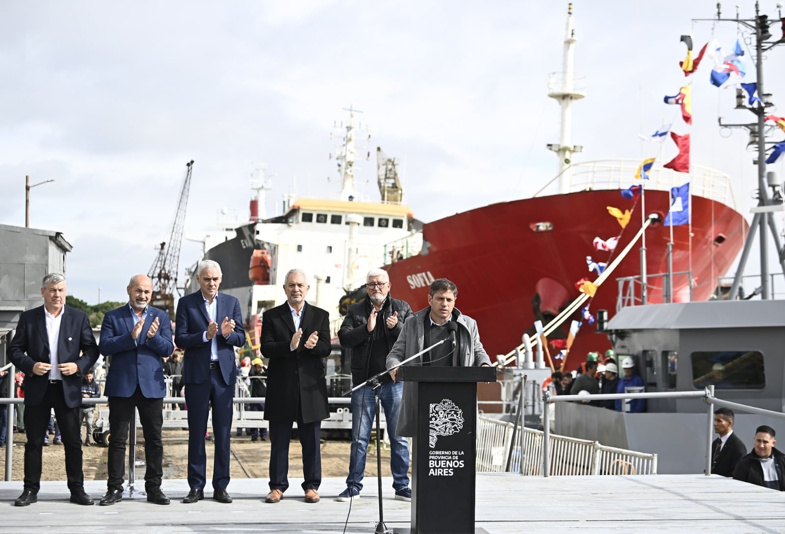 Kicillof en el puerto de La Plta, un sector estratégico para la Región Capital. 
