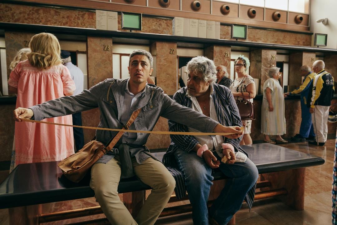 El film está narrado con humor inocente y tono melancólico.