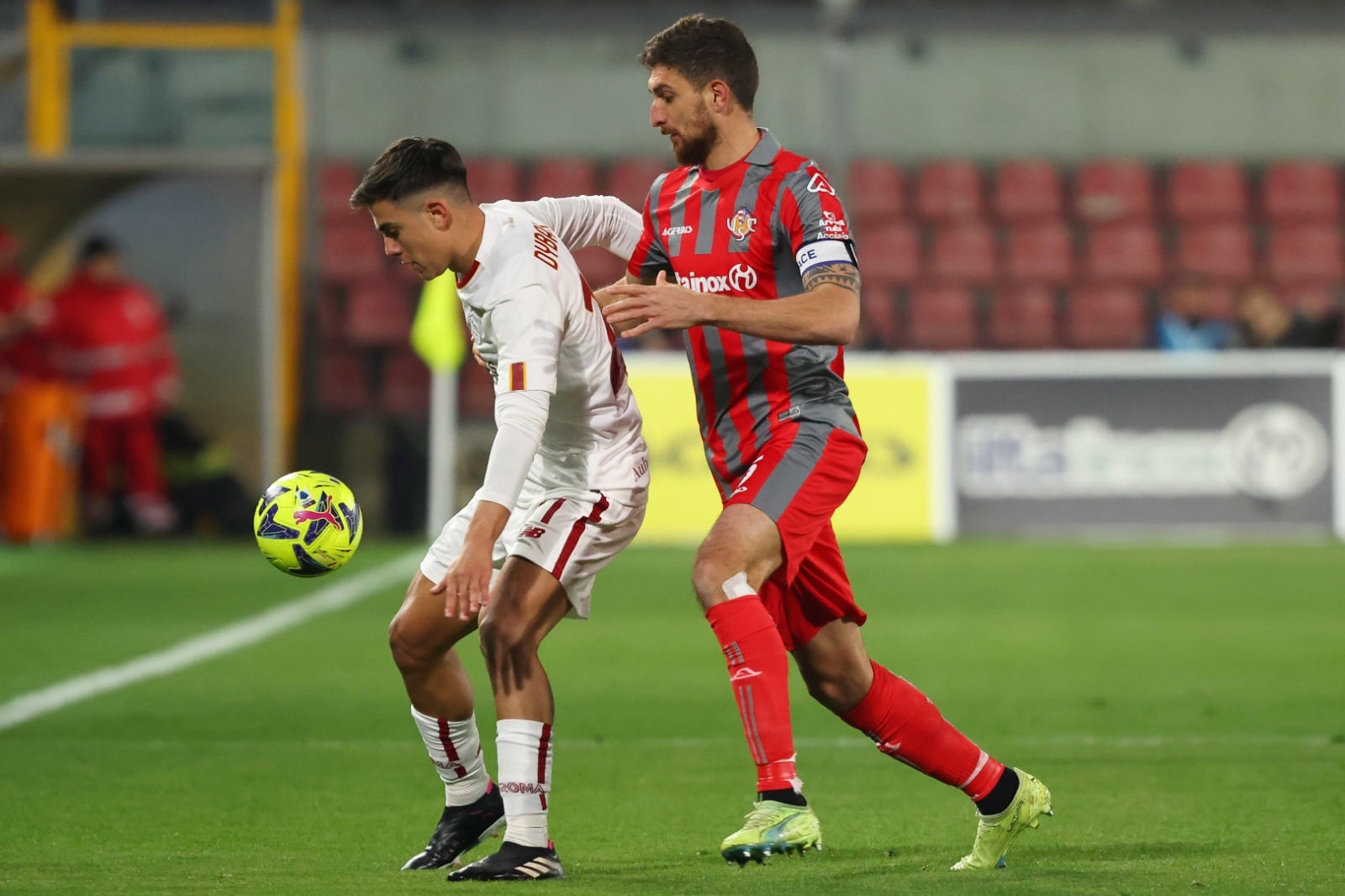 Dybala fue titular, pero Roma perdió en su visita a Cremonese
