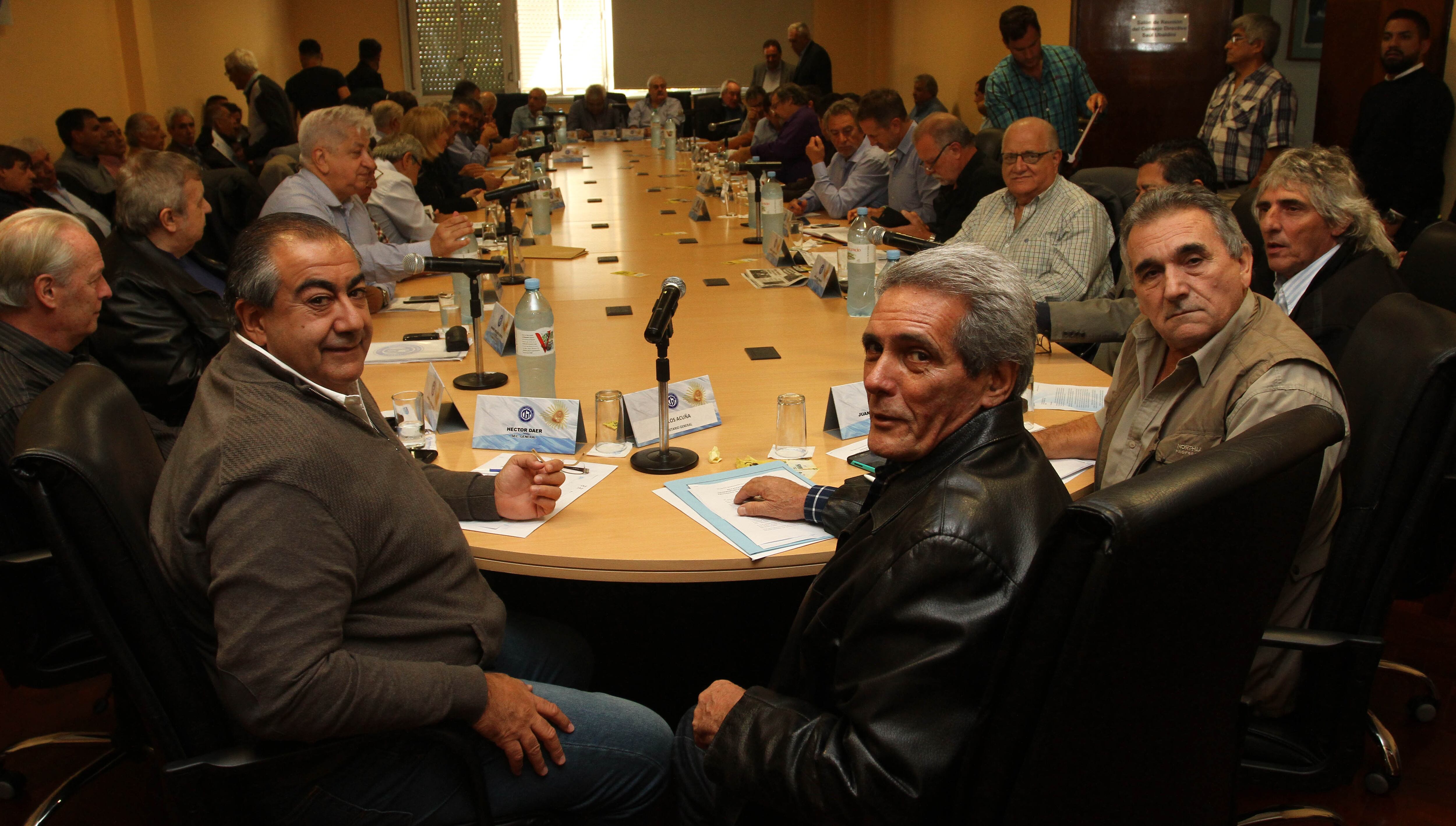 Schmid definió como "provocación" que la reforma se presentara en víspera del 1º de mayo.