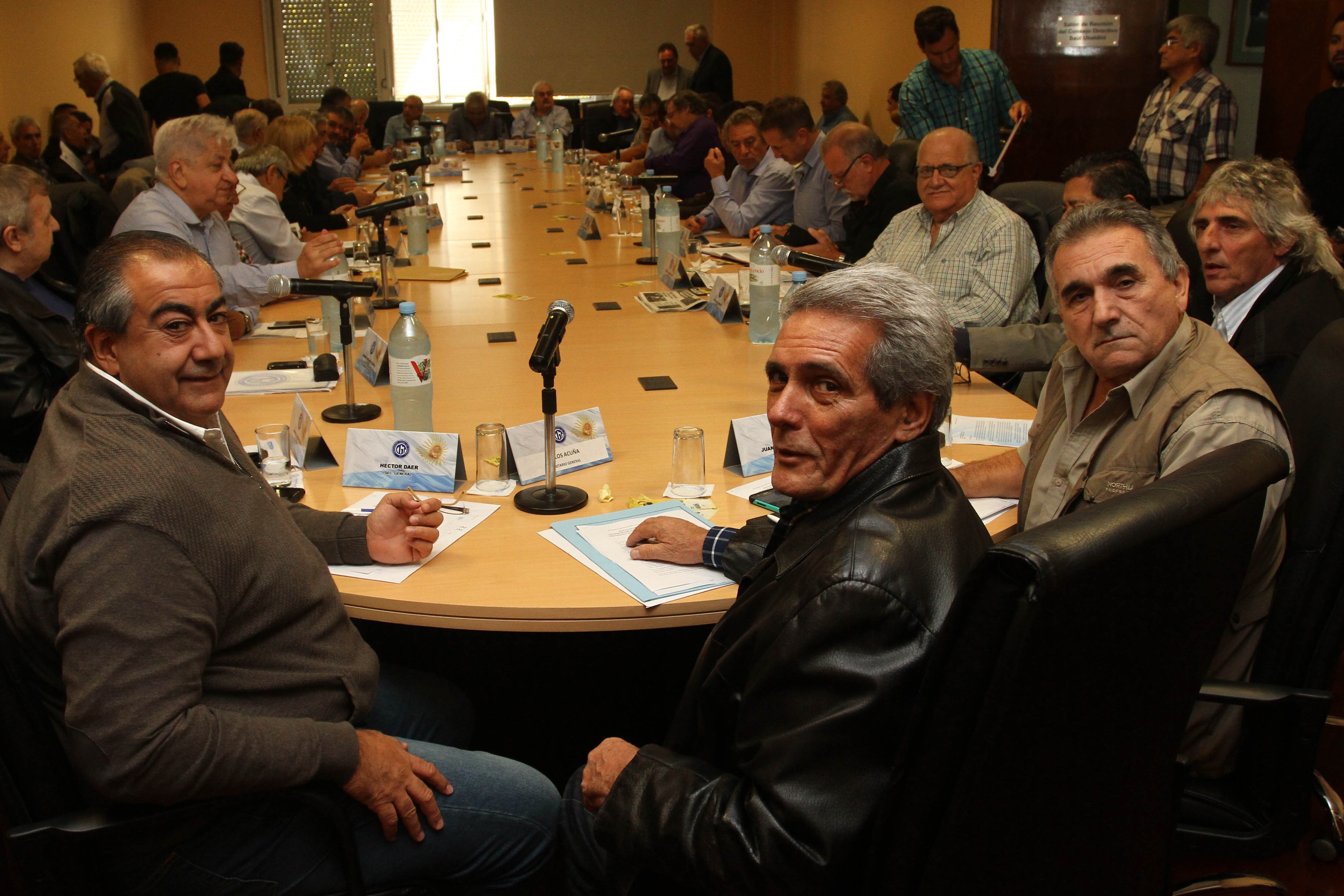 Schmid definió como "provocación" que la reforma se presentara en víspera del 1º de mayo.