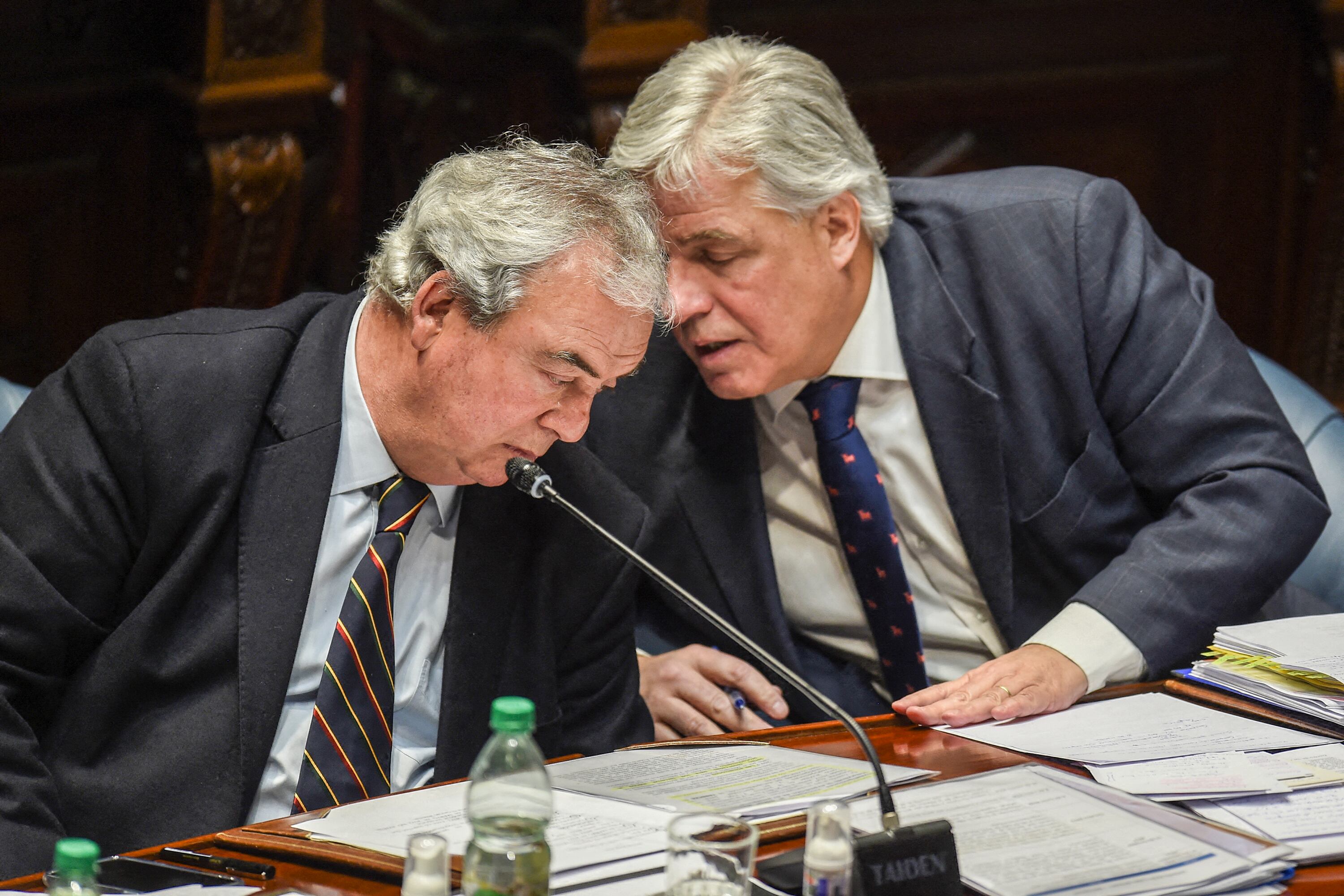 Heber y Bustillo, interpelados por el pasaporte que obtuvo Marset.