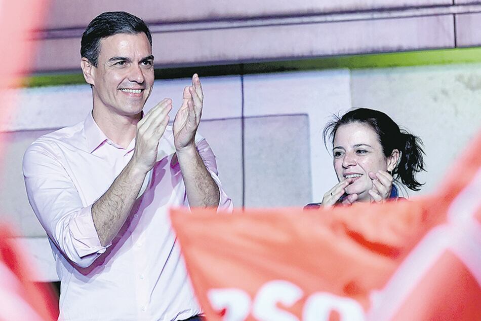 Sánchez fue interrumpido por la militancia al grito de “con Rivera, no; con Rivera, no”, en alusión a un pacto con Ciudadanos.